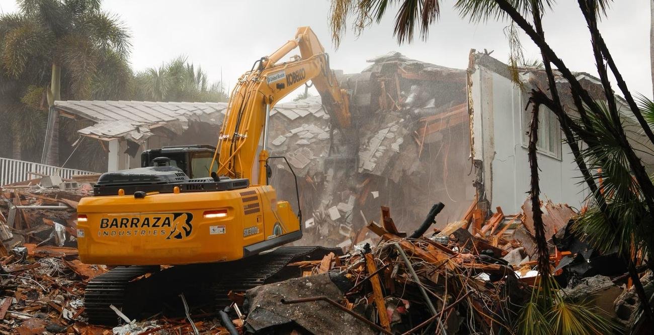 Commercial demolition contractor Miami FL - Barraza Industries excavator